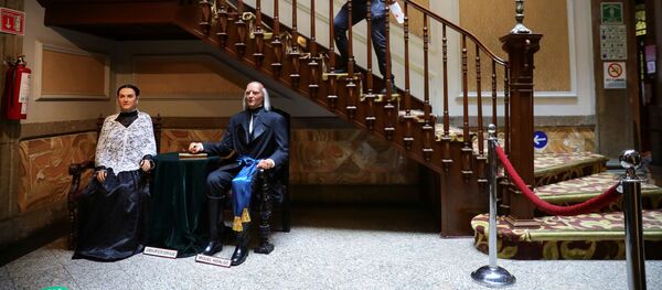 Figuras de Miguel Hidalgo y Josefa Ortíz de Dominguez en el Museo de Cera de la Cudad de México - Sputnik Mundo