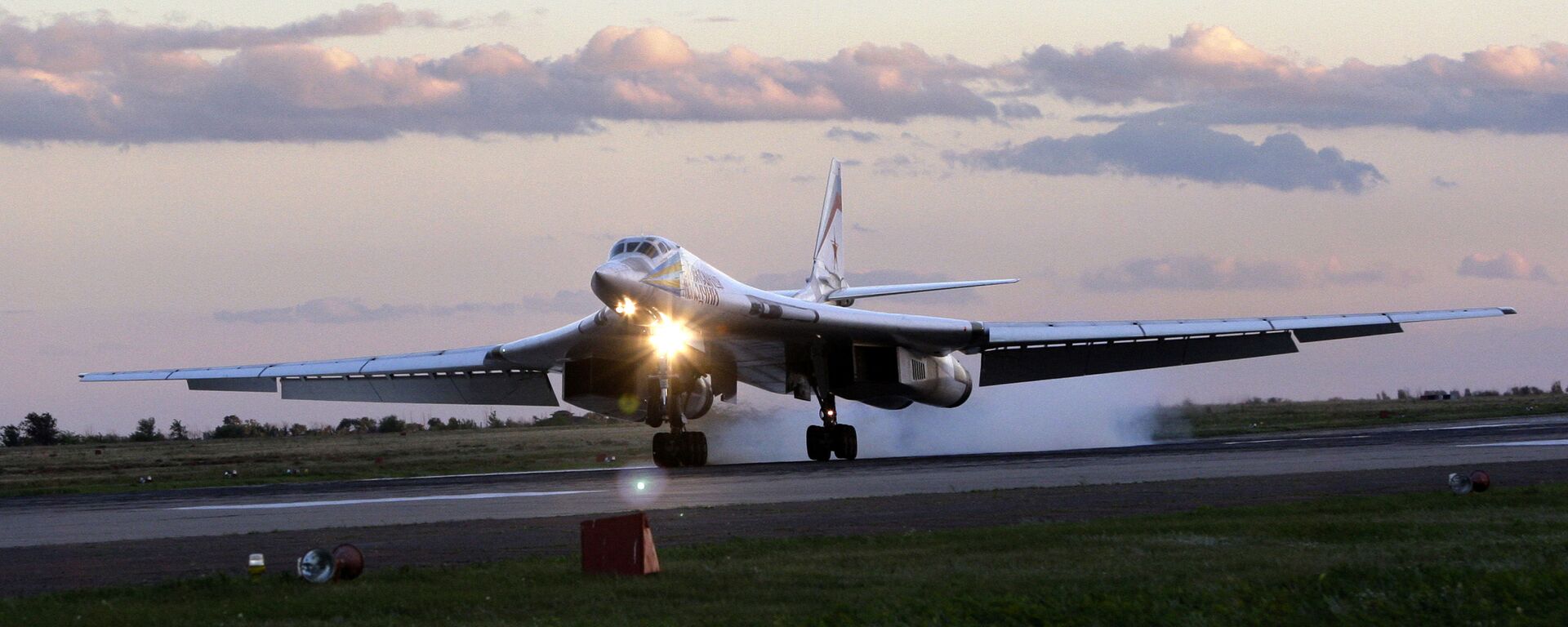 El bombardero estratégico ruso Túpolev Tu-160 - Sputnik Mundo, 1920, 20.02.2021