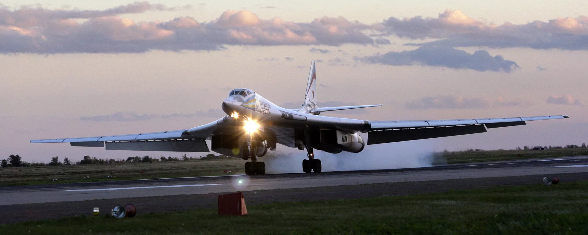 El bombardero estratégico ruso Túpolev Tu-160 - Sputnik Mundo, 1920, 20.02.2021