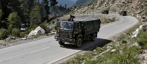 Un vehículo militar indio en Ladakh - Sputnik Mundo