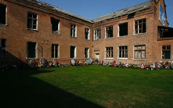 La escuela N.º 1 de Beslán en Osetia del Norte La escuela N.º 1 de Beslán en Osetia del Norte - Sputnik Mundo