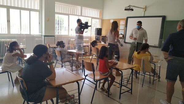 Alcalde de El Rubio atiende a medio en CEIP Carmen Borrego Alcalde de El Rubio atiende a medio en CEIP Carmen Borrego - Sputnik Mundo