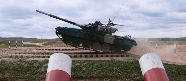 Un tanque de Laos en el Biatlón de Tanques - Sputnik Mundo