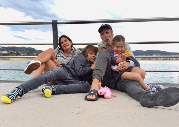 Ventajas del confinamiento: la familia española que convirtió su hobby en una marca de bisutería - Sputnik Mundo