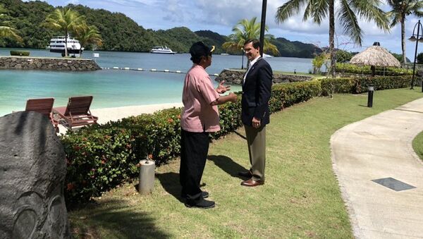 Tommy Remengesau Jr., presidente de Palaos, y Mark Esper, secretario de Defensa de EEUU - Sputnik Mundo