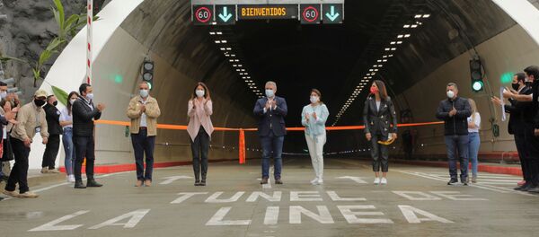 El presidente de Colombia, Iván Duque, junto a otras autoridades en la inauguración del Tunel de la Linea - Sputnik Mundo