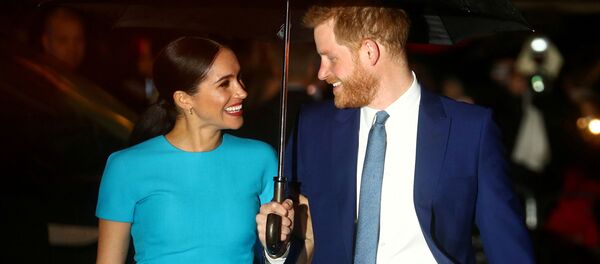 Meghan Markle y el prínicipe Harry (archivo) - Sputnik Mundo