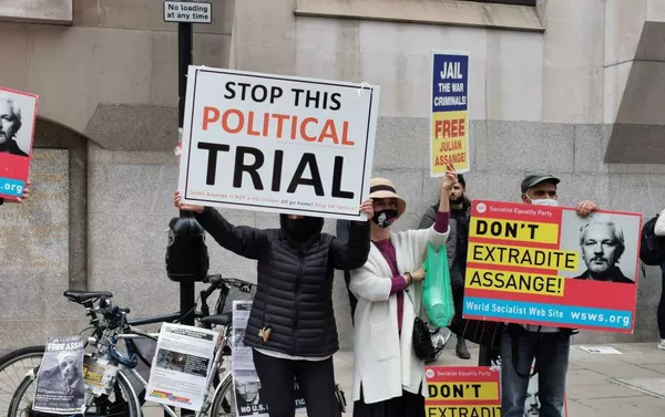 Los defensores de Julian Assange ante la Corte Criminal Central de Londres Los defensores de Julian Assange ante la Corte Criminal Central de Londres - Sputnik Mundo
