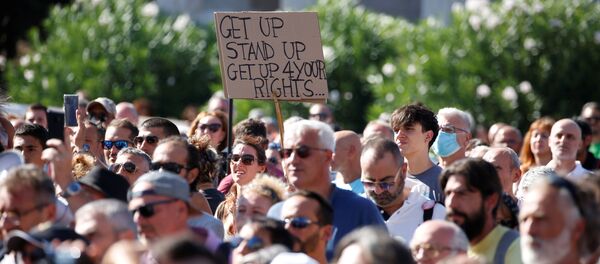 Protestas en Italia contra las medidas restrictivas del coronavirus - Sputnik Mundo