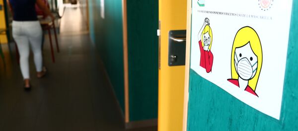 Medidas contra el coronavirus en un colegio español - Sputnik Mundo