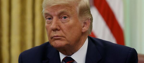 El presidente de EEUU, Donald Trump, durante el encuentro entre el presidente serbio y el primer ministro de Kosovo - Sputnik Mundo