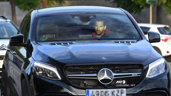 Leo Messi a su llegada a la Ciutat Esportiva Joan Gamper de Barcelona - Sputnik Mundo