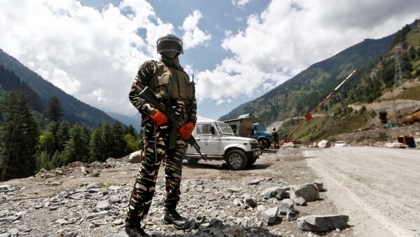 Un militar indio en la zona de Ladakh - Sputnik Mundo