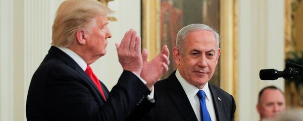 Benjamín Netanyahu, primer ministro de Israel y Donald Trump, presidente de EEUU - Sputnik Mundo