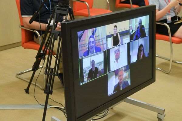 ¿Hacia una nueva forma de trabajo? Una mesa redonda sobre el impacto del COVID-19 en los medios - Sputnik Mundo