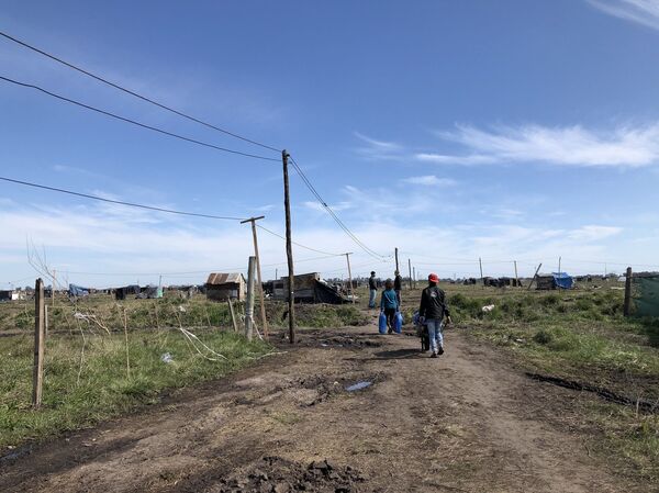 Tensión entre propiedad privada y crisis habitacional: tomas de tierras en Argentina - Sputnik Mundo