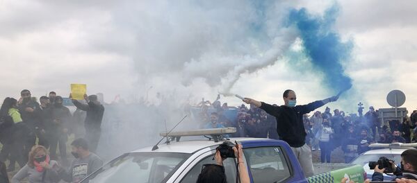 La policía bonaerense realizó manifestaciones con bengalas, ruido de sirenas y pancartas - Sputnik Mundo