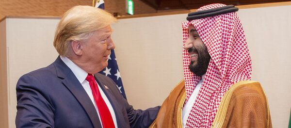 El presidente de EEUU, Donald Trump junto al príncipe heredero de Arabia Saudí, Mohammed bin Salman  - Sputnik Mundo