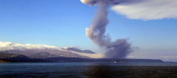 Erupción del volcán Ebeko, en la isla Paramushir de las Kuriles, Rusia - Sputnik Mundo