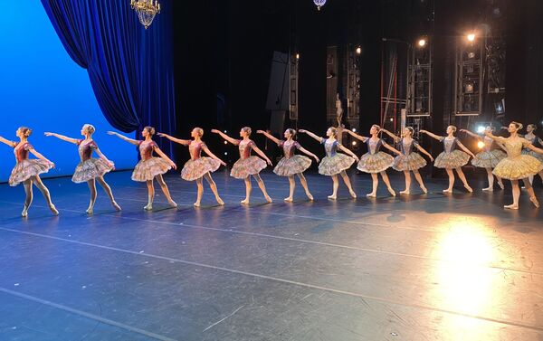 Una escena del ballet 'Paquita' en el Teatro Musical Stanislavski y el Nemiróvich-Dánchenko Una escena del ballet 'Paquita' en el Teatro Musical Stanislavski y el Nemiróvich-Dánchenko - Sputnik Mundo