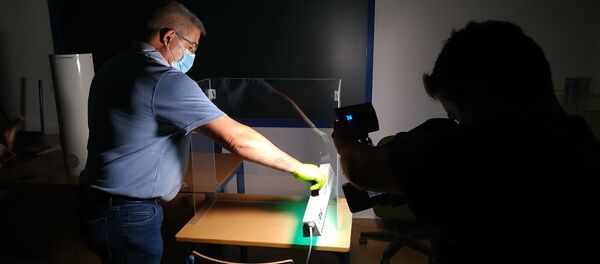 Instalación de los dispositivos en las aulas - Sputnik Mundo