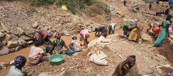Extracción de oro en Kamituga, República Demorática del Congo - Sputnik Mundo