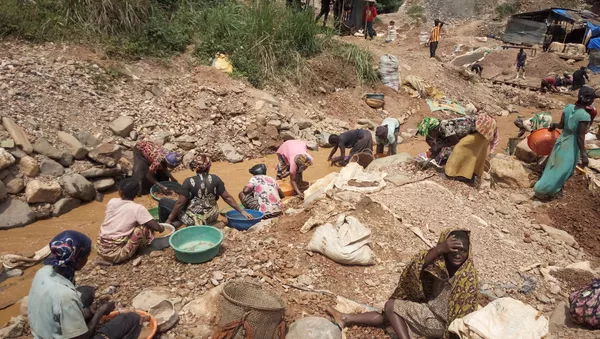 Extracción de oro en Kamituga, República Demorática del Congo