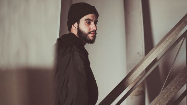 Un hombre sospechoso (imagen referencial) - Sputnik Mundo