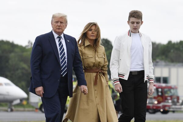 La exasistente de Melania Trump asegura que el matrimonio con Donald es una transacción - Sputnik Mundo