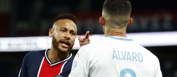 Neymar y Álvaro González durante el partido entre Paris Saint-Germain y Olympique de Marseille  - Sputnik Mundo