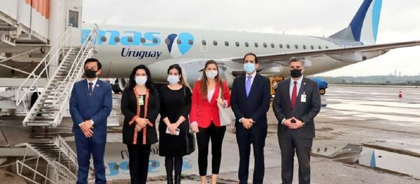 Primer vuelo comercial de Uruguay a Paraguay tras la pandemia - Sputnik Mundo