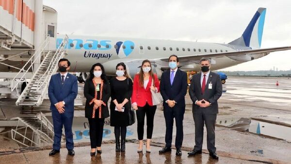 Primer vuelo comercial de Uruguay a Paraguay tras la pandemia - Sputnik Mundo