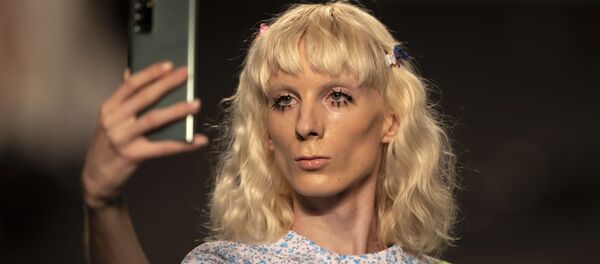Modelo en la pasarela - Sputnik Mundo
