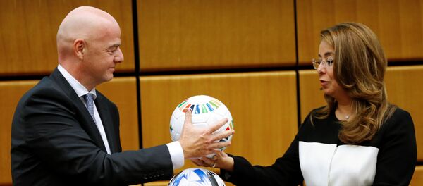 El presidente de la FIFA, Gianni Infantino, y la directora ejecutiva de la Oficina de las Naciones Unidas contra la Droga y el Delito (ONUDD), Ghada Fathi Waly El presidente de la FIFA, Gianni Infantino, y la directora ejecutiva de la Oficina de las Naciones Unidas contra la Droga y el Delito (ONUDD), Ghada Fathi Waly - Sputnik Mundo