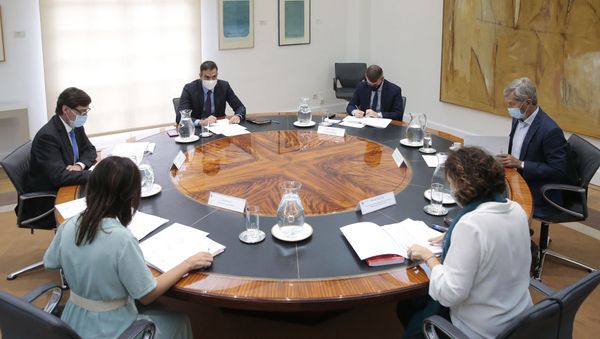 Pedro Sánchez preside la reunión del Comité de Seguimiento del Coronavirus Pedro Sánchez preside la reunión del Comité de Seguimiento del Coronavirus - Sputnik Mundo