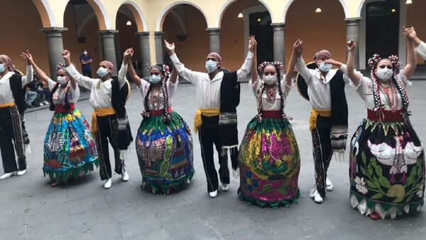 Estampas Mexicanas del Ballet Folclórico Auiani Yoli, con motivo de 210 años de la Independencia de México (15 de septiembre de 1810). Presentación con sana distancia en Casa de la Cultura de Puebla. Domingo 13 de septiembre. - Sputnik Mundo