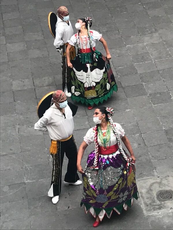 México se prepara para dar el grito de independencia con tapabocas - Sputnik Mundo