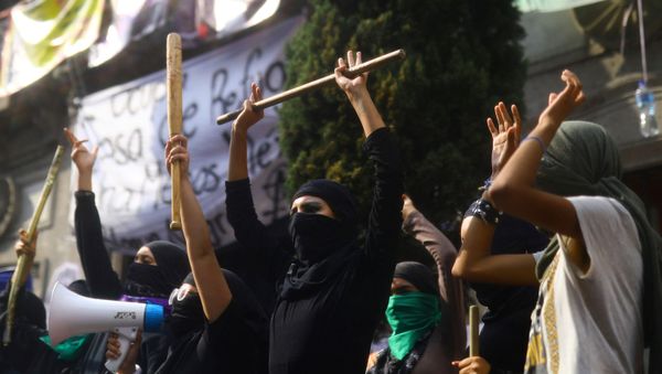 Anticeremonia por el Día de la Independencia frente al edificio de la Comisión Nacional de Derechos Humanos en la Ciudad de México Anticeremonia por el Día de la Independencia frente al edificio de la Comisión Nacional de Derechos Humanos en la Ciudad de México - Sputnik Mundo