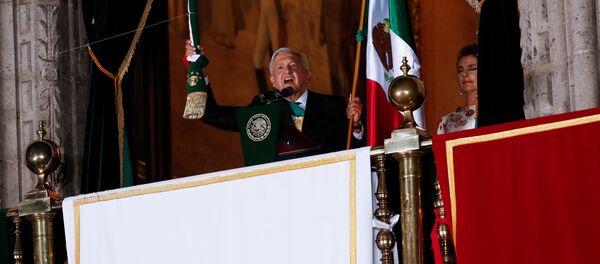 El presidente de México, Andrés Manuel López Obrador, da el Grito de la Independencia 2020 - Sputnik Mundo