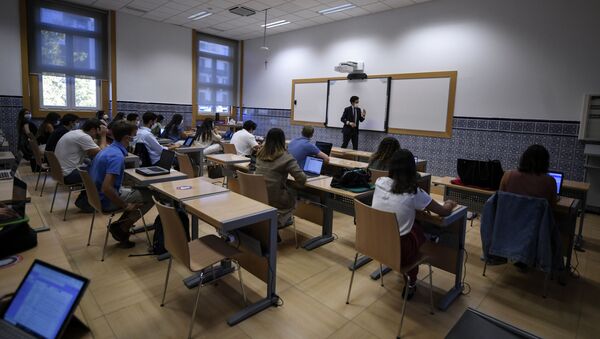 Aula con estudiantes - Sputnik Mundo