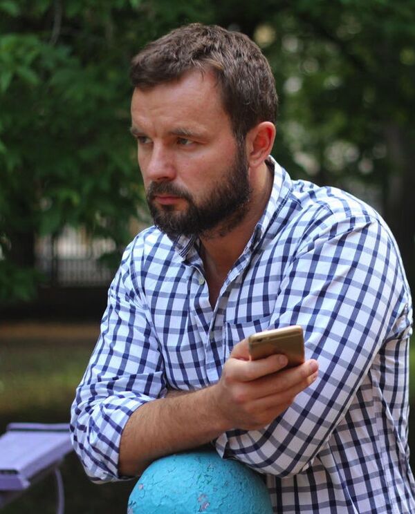 La esposa del politólogo Shkliárov pide a Bielorrusia su liberación - Sputnik Mundo