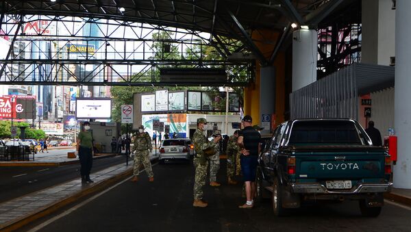 Un paso fronterizo entre Paraguay y Brasil Un paso fronterizo entre Paraguay y Brasil - Sputnik Mundo