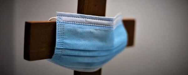 Barbijo en una cruz - Sputnik Mundo