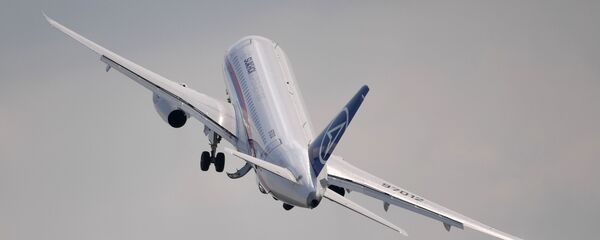La aeronave rusa SSJ100  - Sputnik Mundo