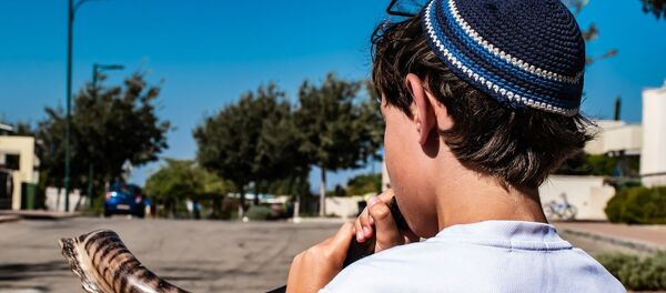 Niño judío con shofar - Sputnik Mundo