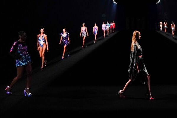 Un viaje a través del tiempo en Moscú y mucho más en las fotos de la semana - Sputnik Mundo