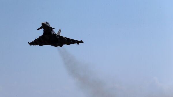 Un caza Eurofighter Typhoon de la Real Fuerza Aérea del Reino Unido (archivo) - Sputnik Mundo