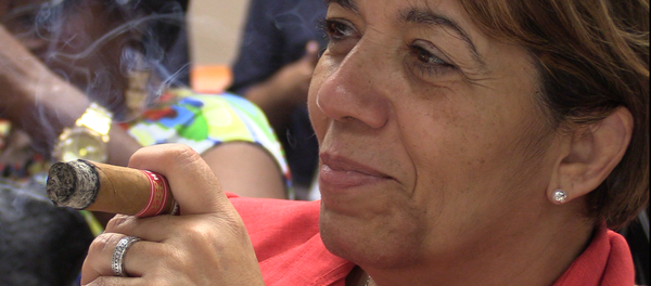 Disfrutar de un habano es un placer único e irrepetible - Sputnik Mundo