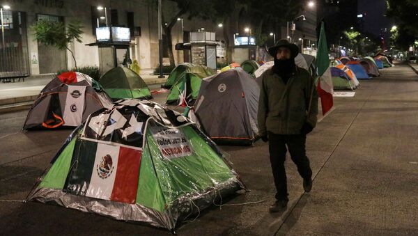 El plantón instalado por el grupo opositor FRENAAA en la Ciudad de México el 19 de septiembre de 2020 - Sputnik Mundo