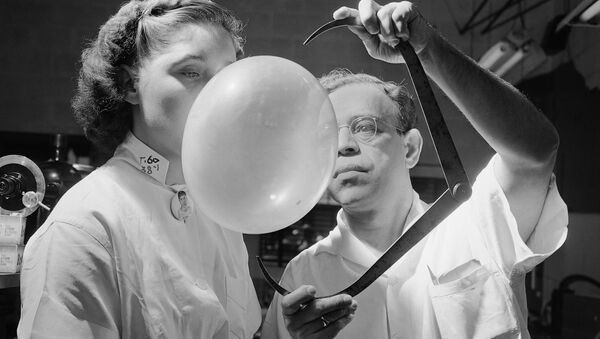 El chicle, un dulce masticable que nos alegra el día

 - Sputnik Mundo